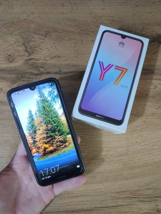 Телефон Huawei Y7