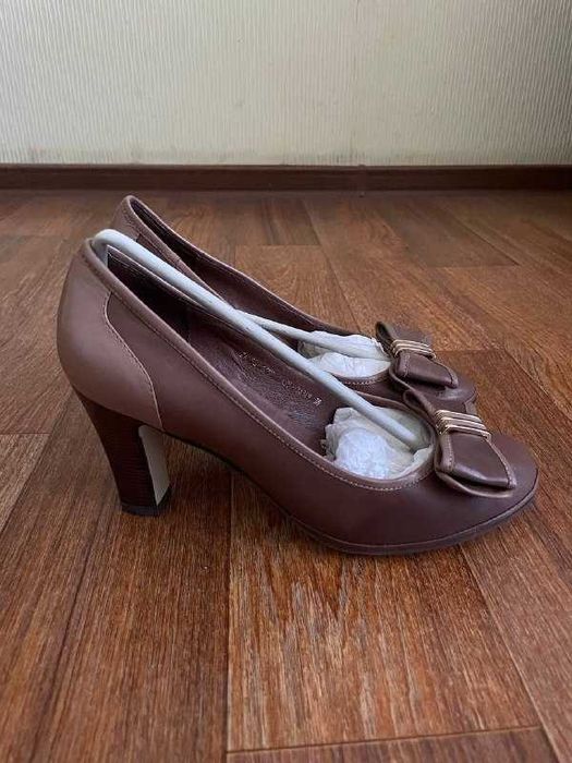 Yangi ayollar charm tuflisi (37-38 razmer)