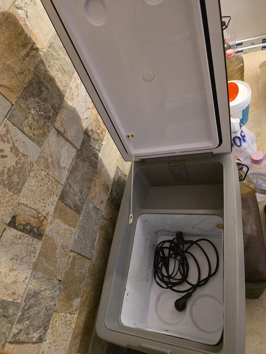 Lada frigorifica auto