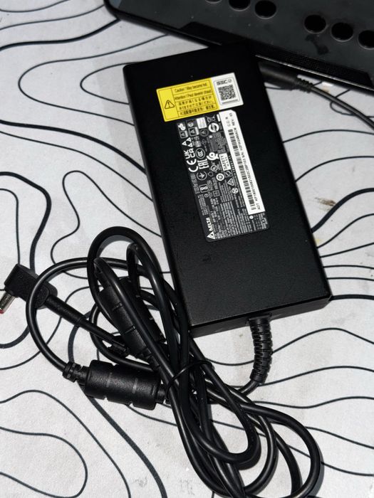 Продам адаптер питания от Acer Nitro