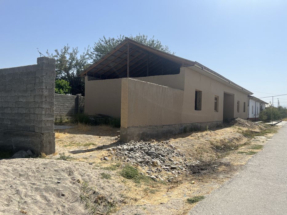 Куриб битказилмаган уй