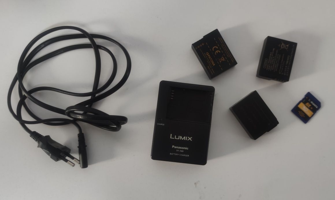 Vând/schimb: Panasonic g80- obiecte; filtru; 3 bateri; 1 card; înc