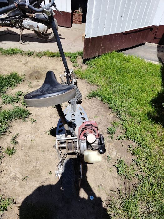 Trotineta cu motor pe benzina