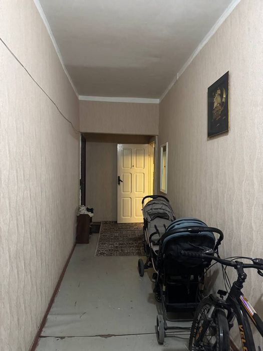 Kvartira sotiladi 2 xona Sebzorda remonti orta srochna azgina otiladi