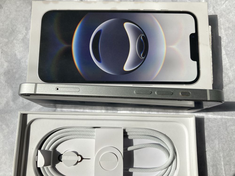 iPhone 16e 128GB Бял