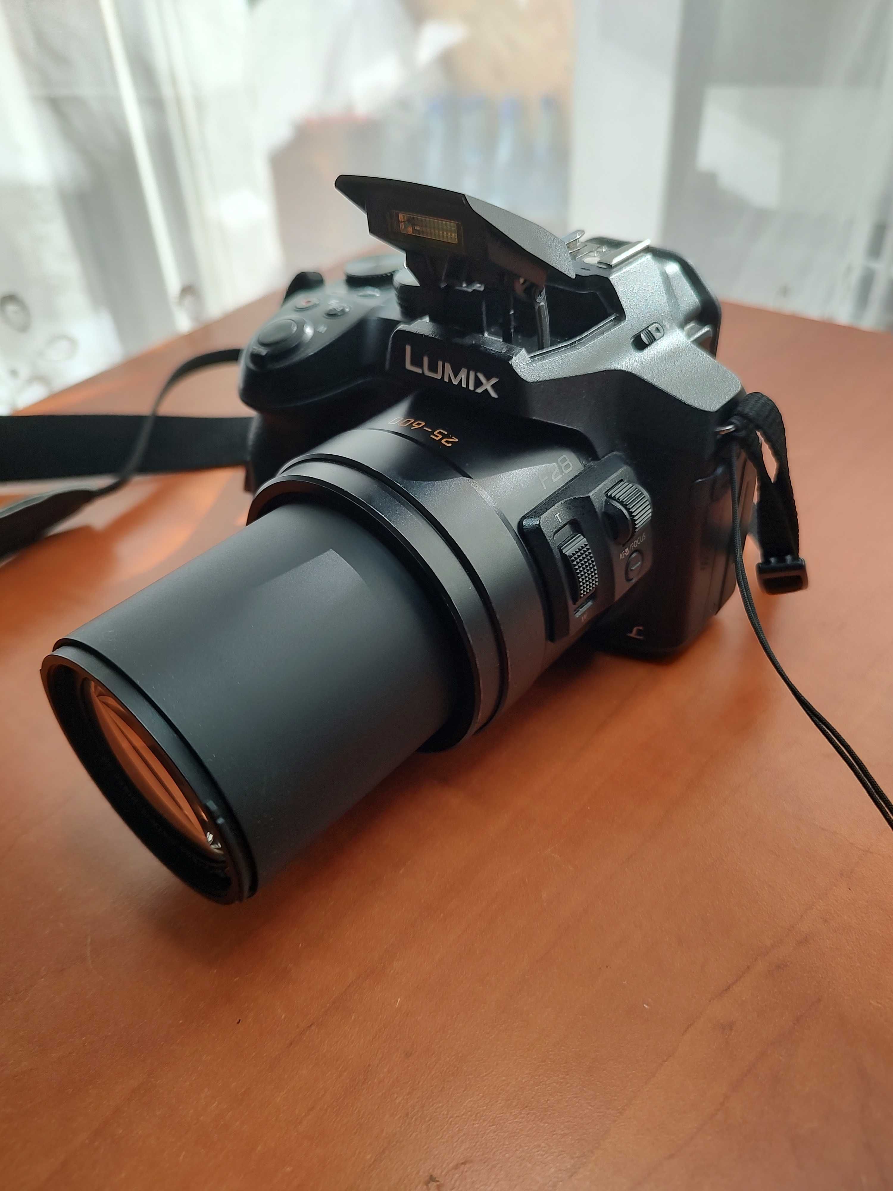 Aparat Foto Bridge Panasonic Lumix DMC-FZ300 12.1MP 4K 5 acumulatori