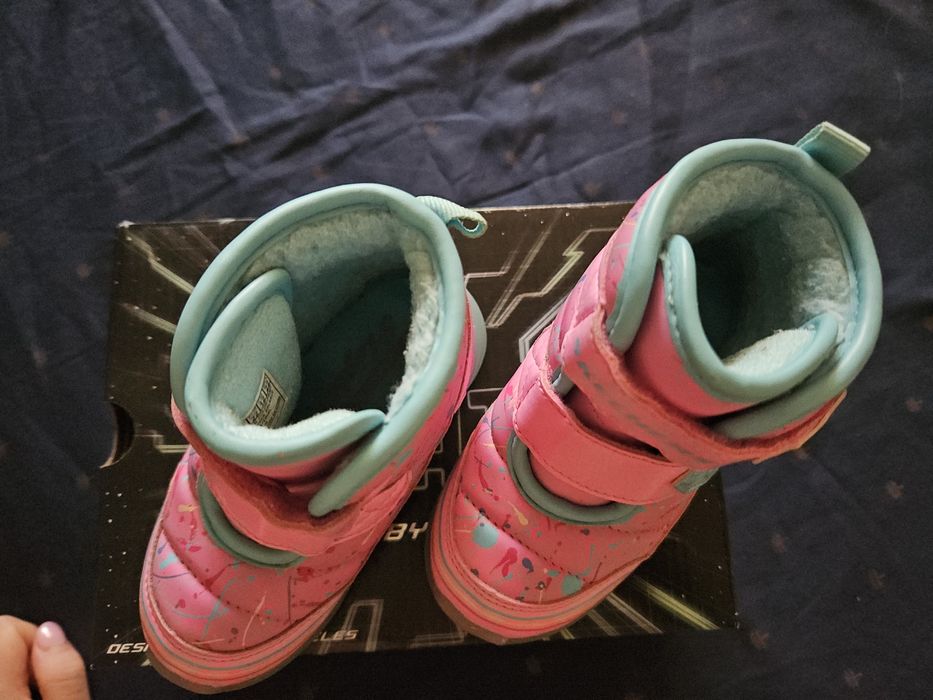 Ghete skechers fetite