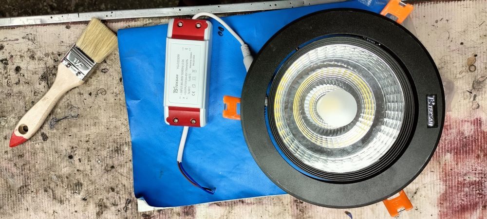 Продам б/у точечные светильники