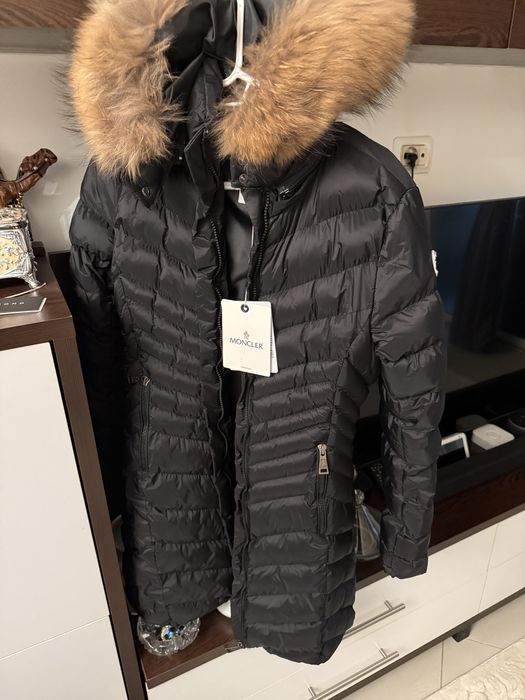 Geaca noua neagra cu gluga detasabila , marimea s , noua cu eticheta