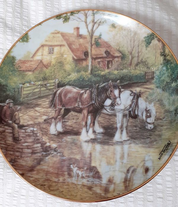 3 сувенирни порцеланови чинии