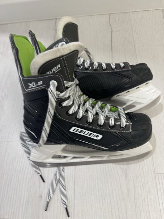 Коньки Bauer в отлтчном состонии размер 42 заточенные