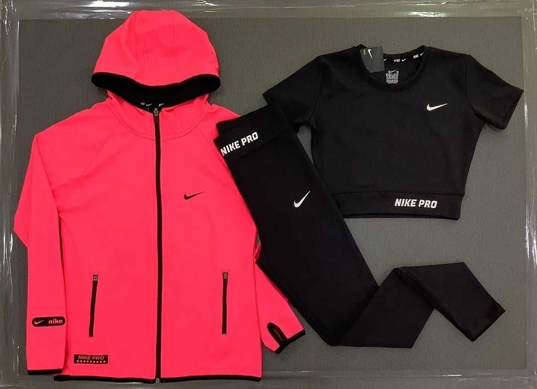 Дамски Екипи Nike