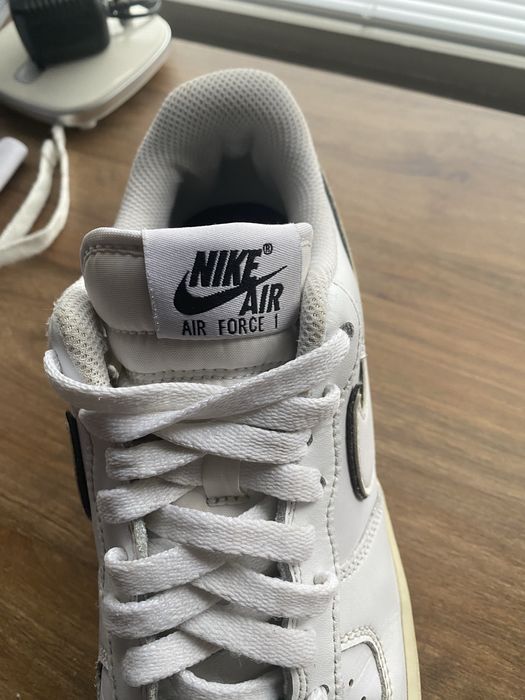 Vand AirForce 1 albi cu contur negru