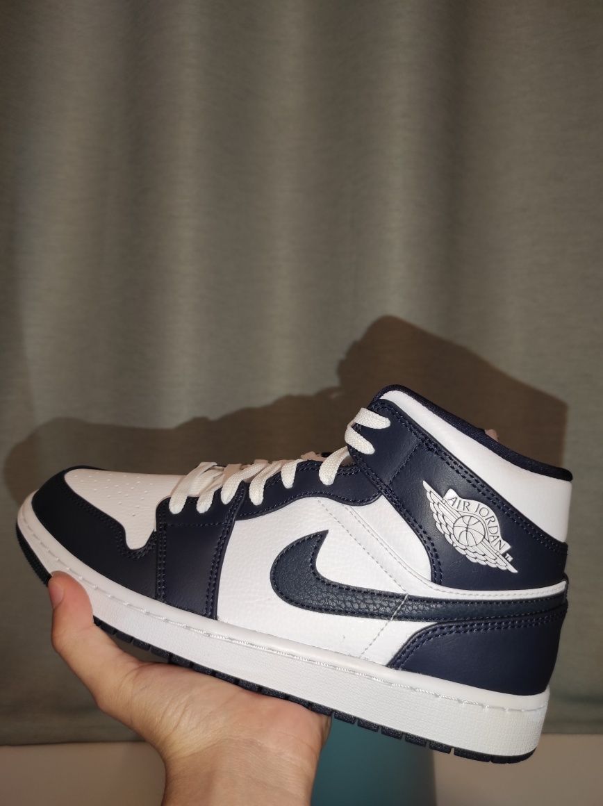 Air Jordan 1 Mid Obsidian