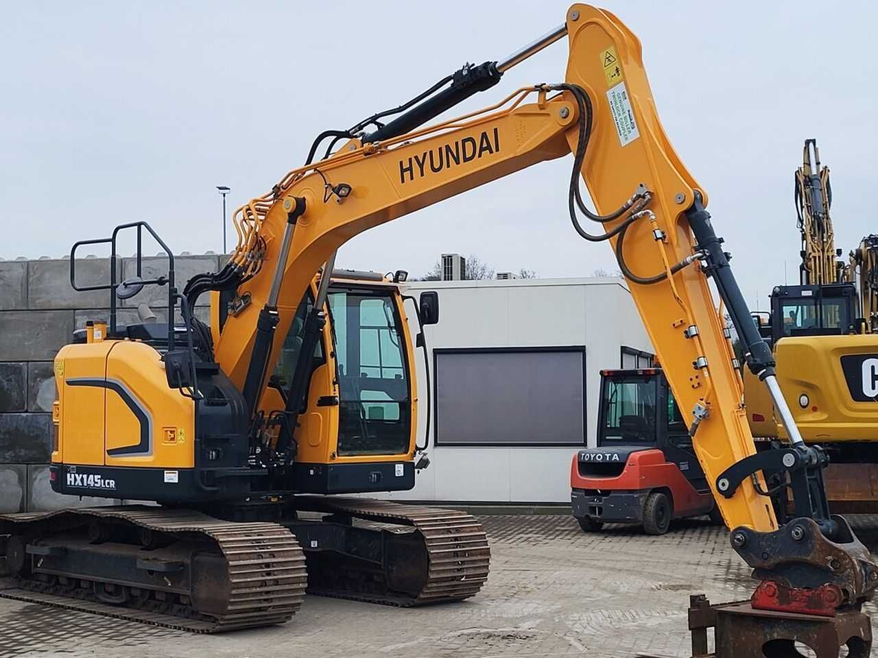 Гусеничный экскаватор Hyundai HX145 LCR