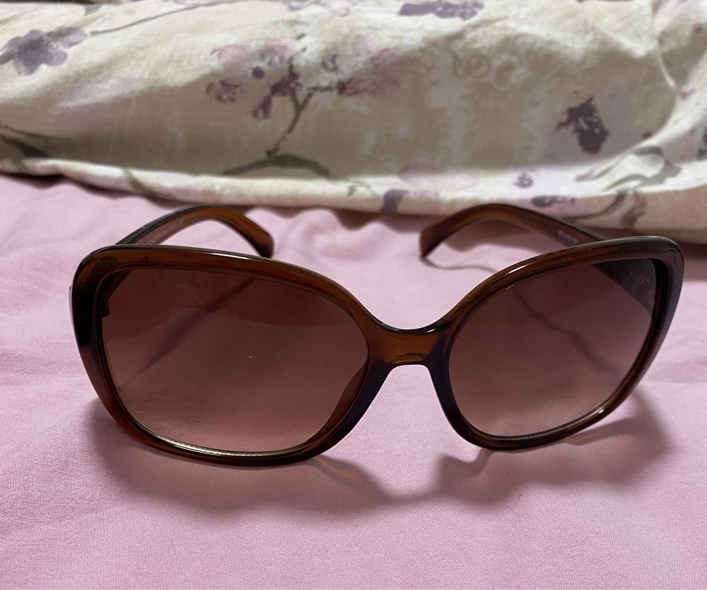 Слънчеви очила от Grand Optics и комплект почистване на очила