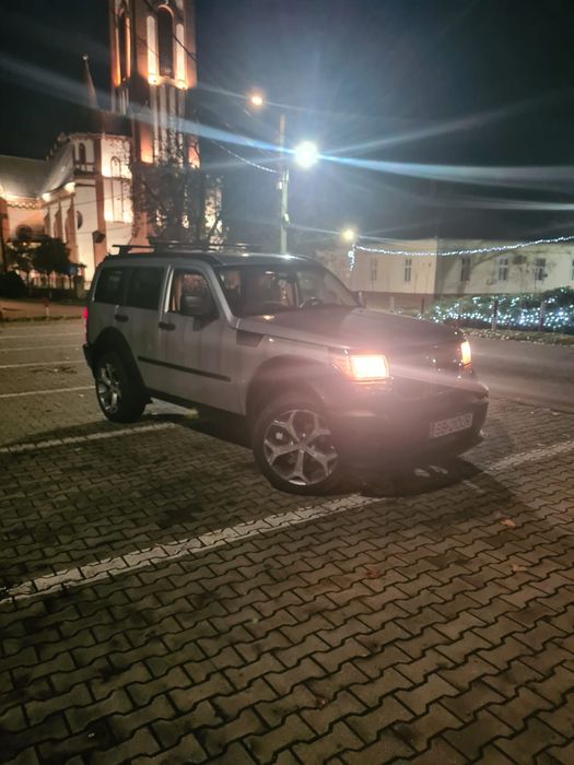 Dodge nitro vând sau schimb