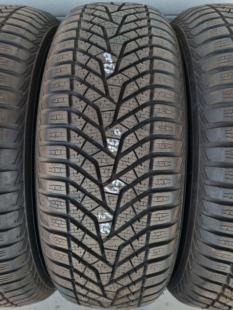 Зимни гуми 4 броя YOKOHAMA BluEarth V905 225 65 R16 дот 1322