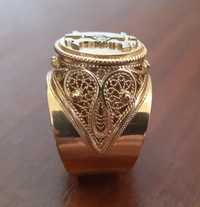 Золотое кольцо с бриллиантом