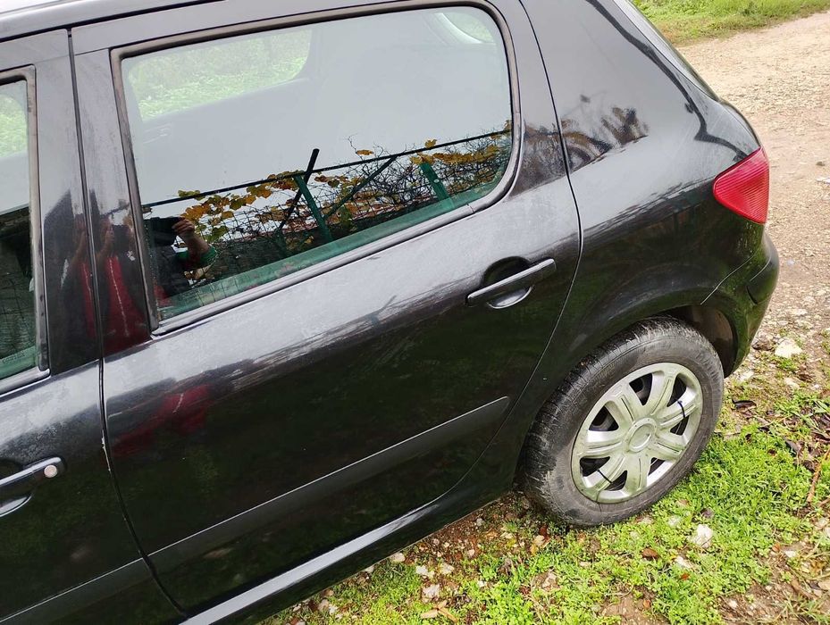 Продавам Пежо 307