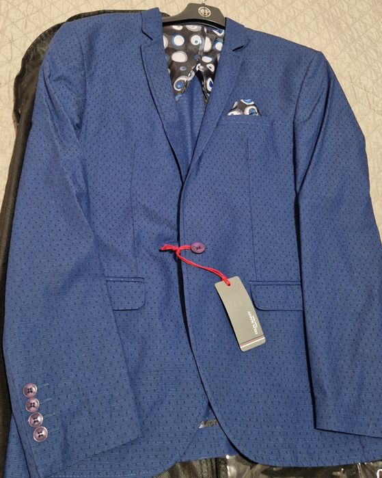 Предлагам чисто ново мъжко сако Felix Hardy