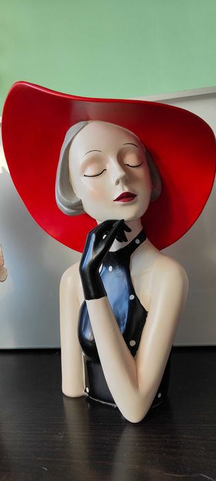 Statuete marca Inart Noi, 2 buc la 260 lei