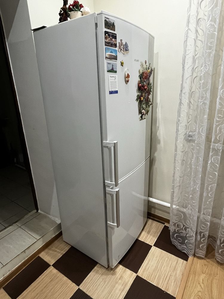 Продается холодильник Атлант