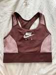 Спортен сутиен Nike