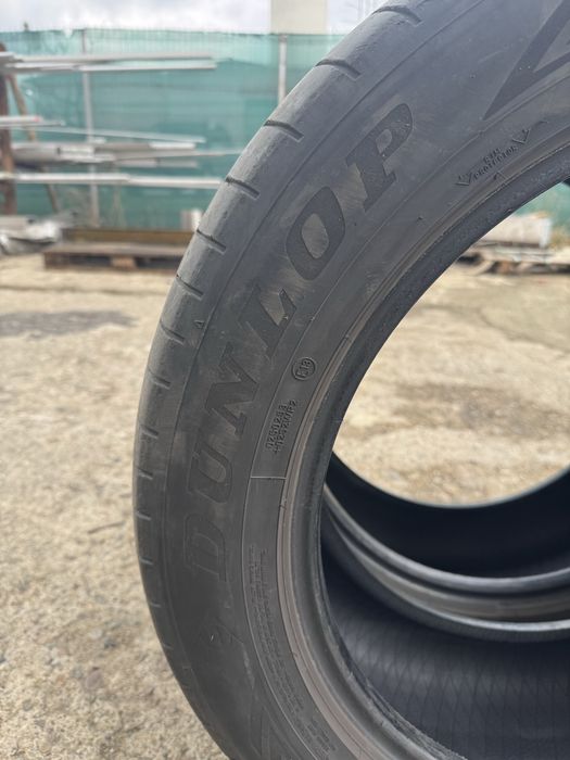 235 55 19 Dunlop