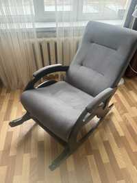 Продам кресло качалку новое