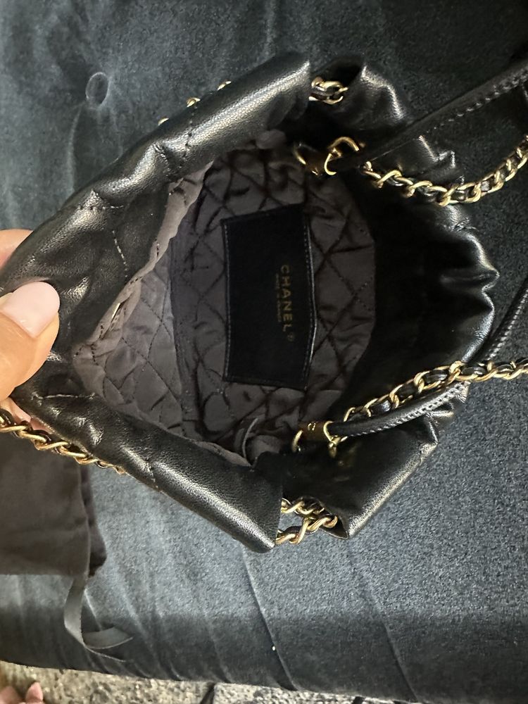 Чанта Chanel 22 Mini