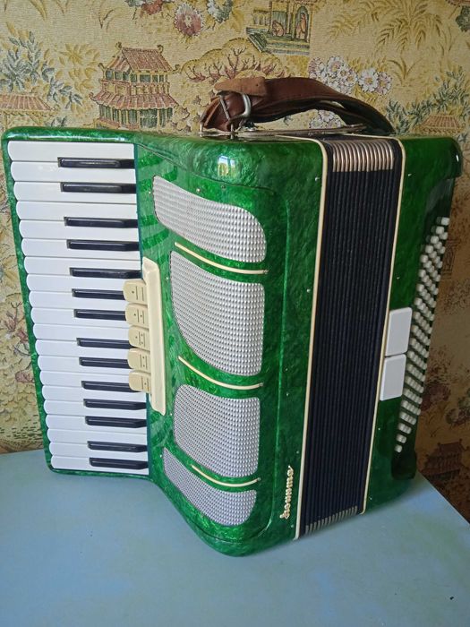 Продам акордеон Квинта.