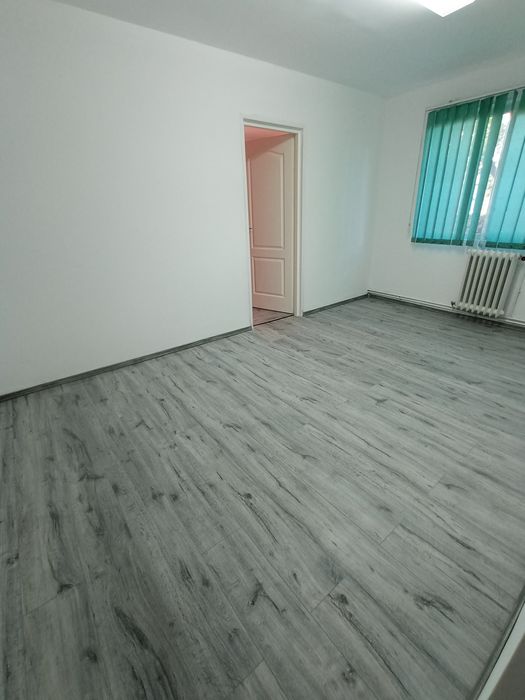 Vând apartament 2 camere zona Decebal
