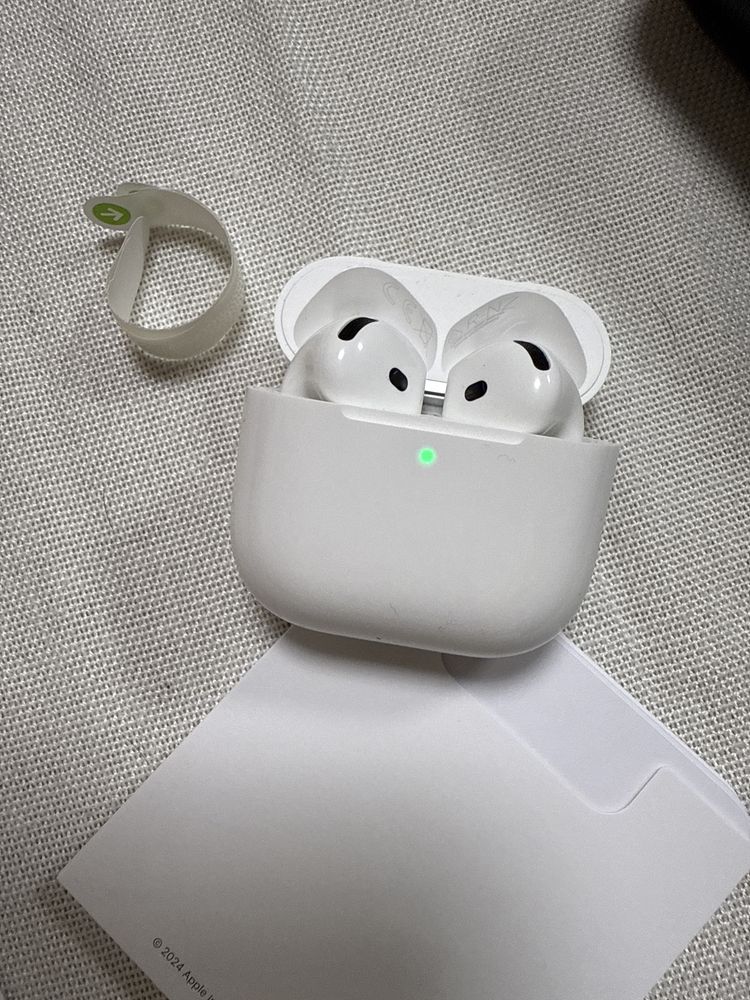 AirPods 4 с активно шумопотискане