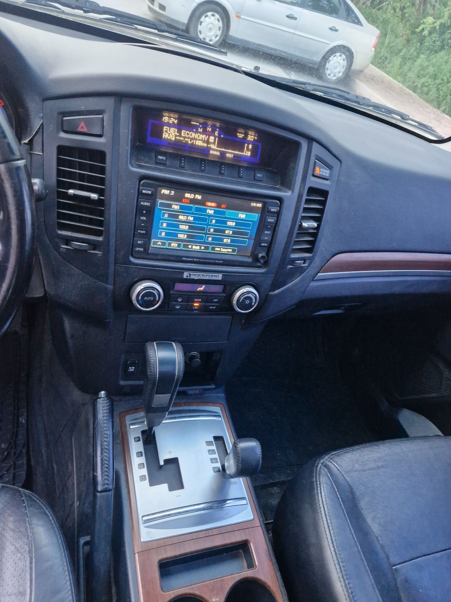 Dezmembrez mitsubishi pajero 4 an 2008