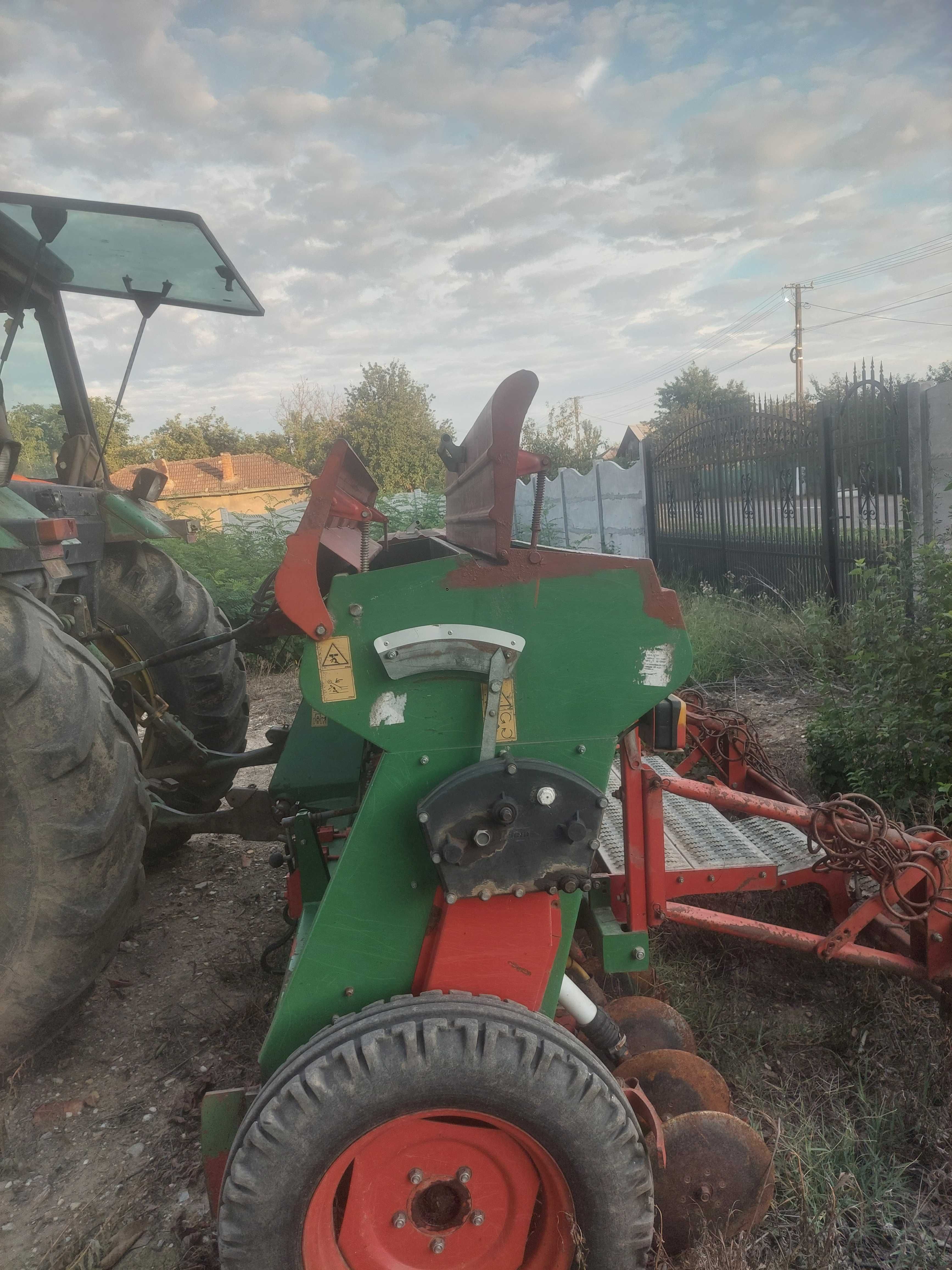 Vând semănătoare păioase Irtem UD 4000