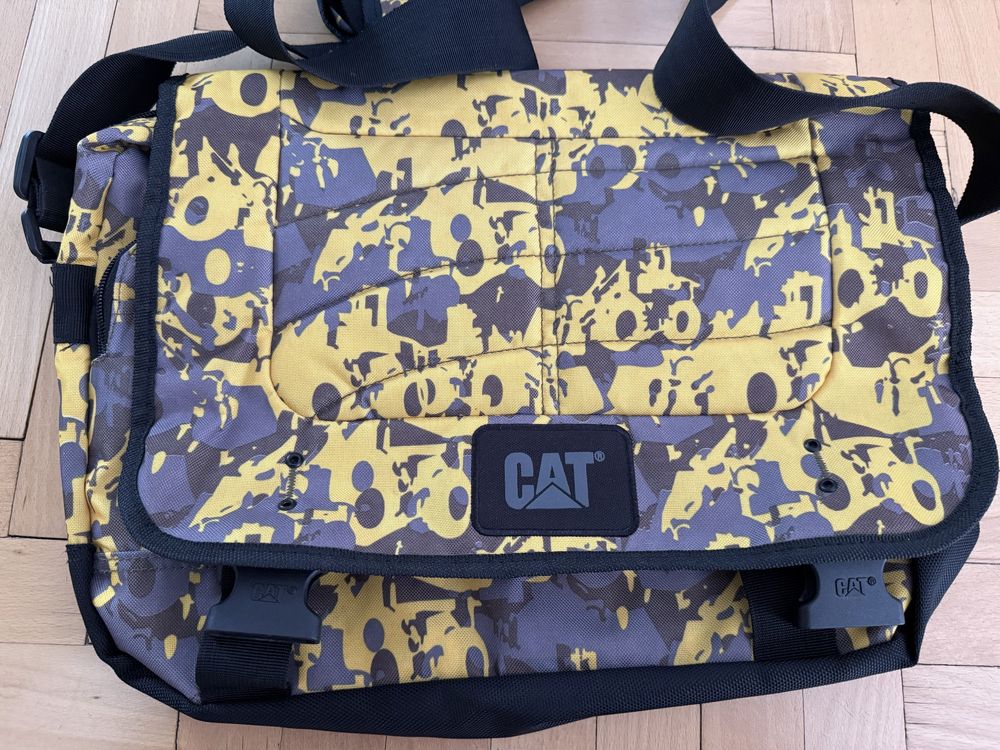 Чисто нова голяма чанта през рано CAT
