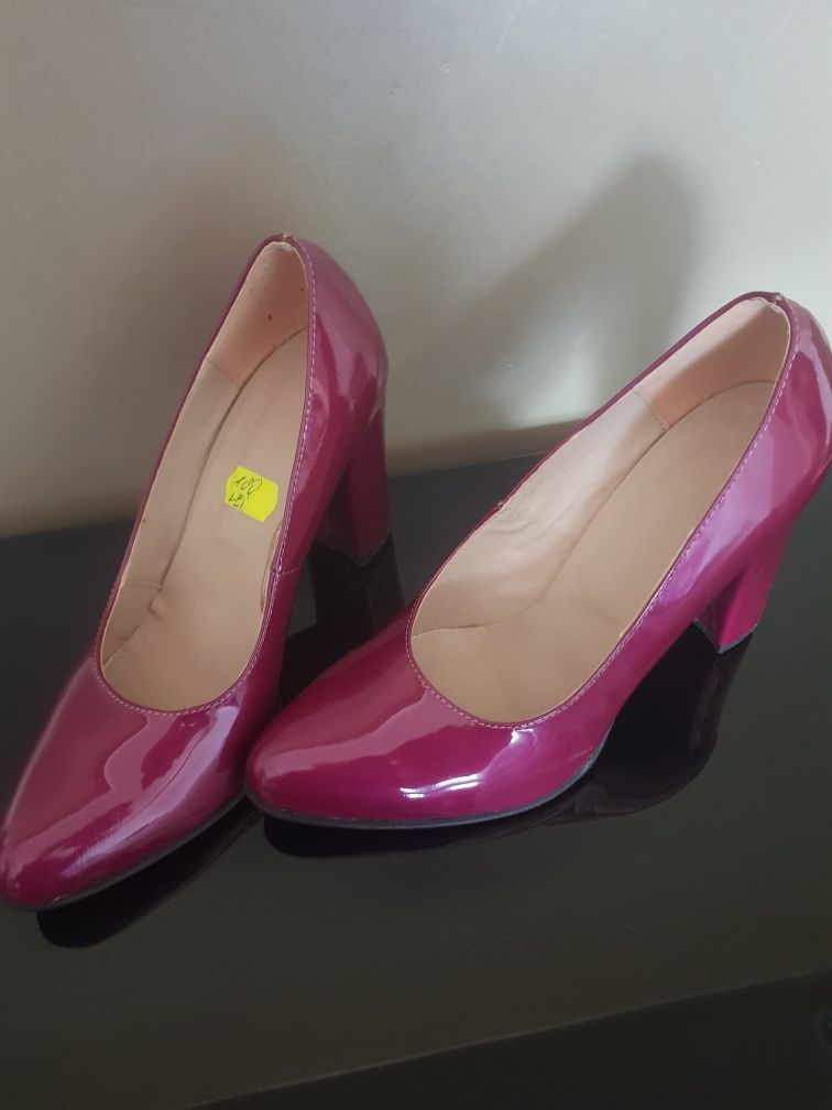 Pantofi fucsia piele lăcuită