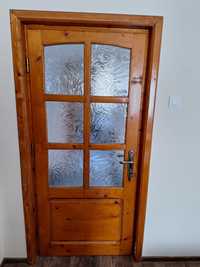 Usi de lemn cu geam din sticla pentru interior