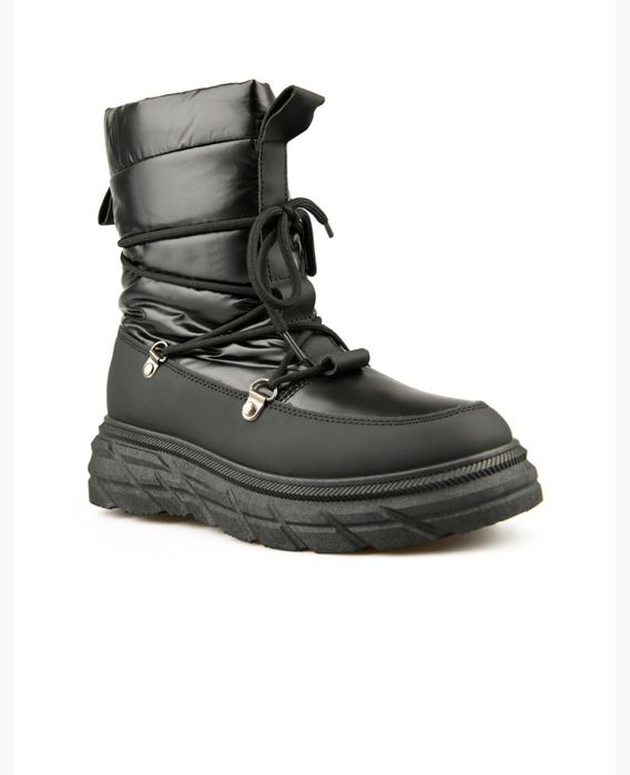 Боти апрески чисто нови 38