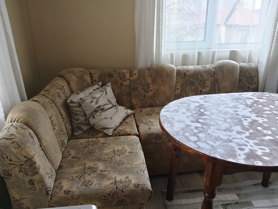 Кухненски разтегателен диван