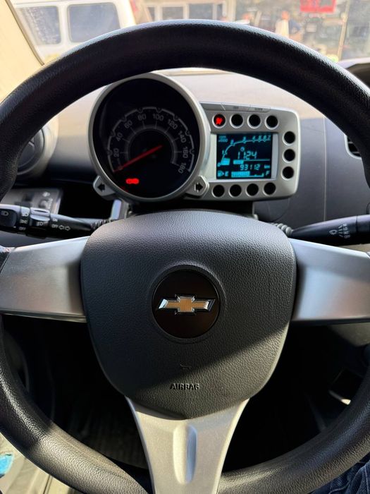 Spark 4 paz 2012 yil 1L mator avtomat sotiladi