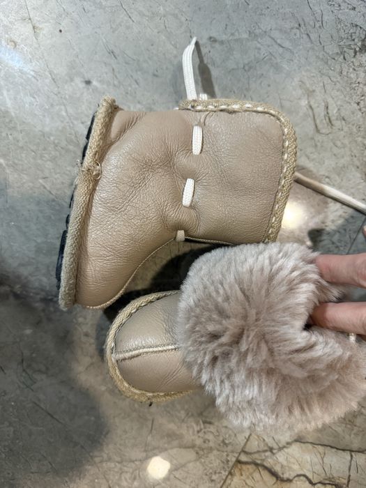 Продвам детски обувяки от агнешка кожа