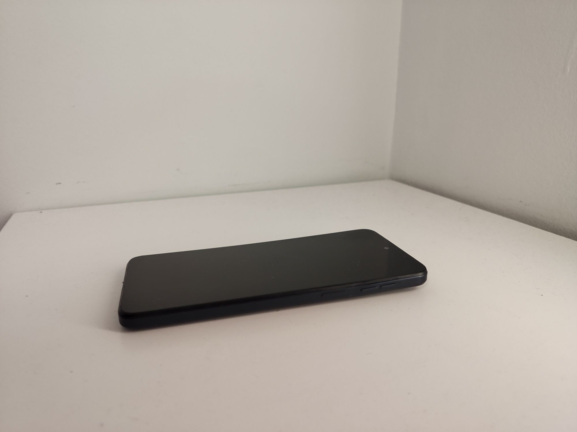 Продавам Моторола g54 12gb ram 5g