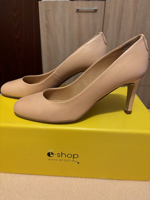 Pantofi noi din piele naturala