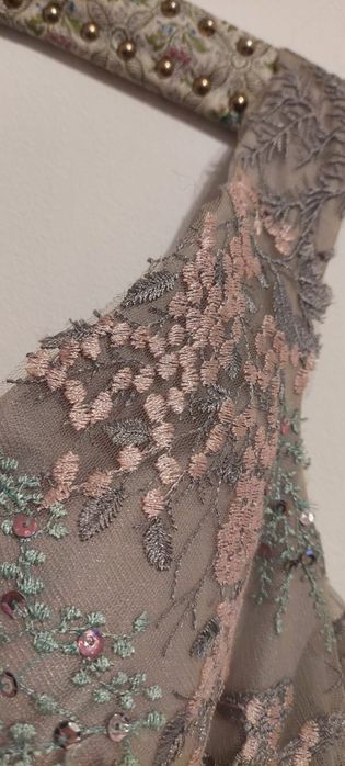 Rochie de lux, potrivită pentru seară/bal