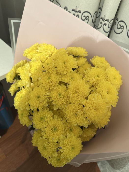 букет хризантем желтых