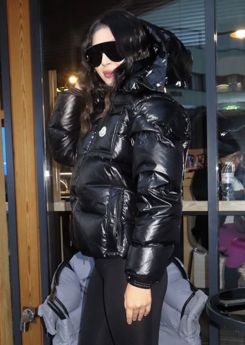 Продам куртку moncler