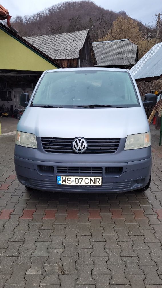 Vw t5 autoutilitară cu trei locuri.