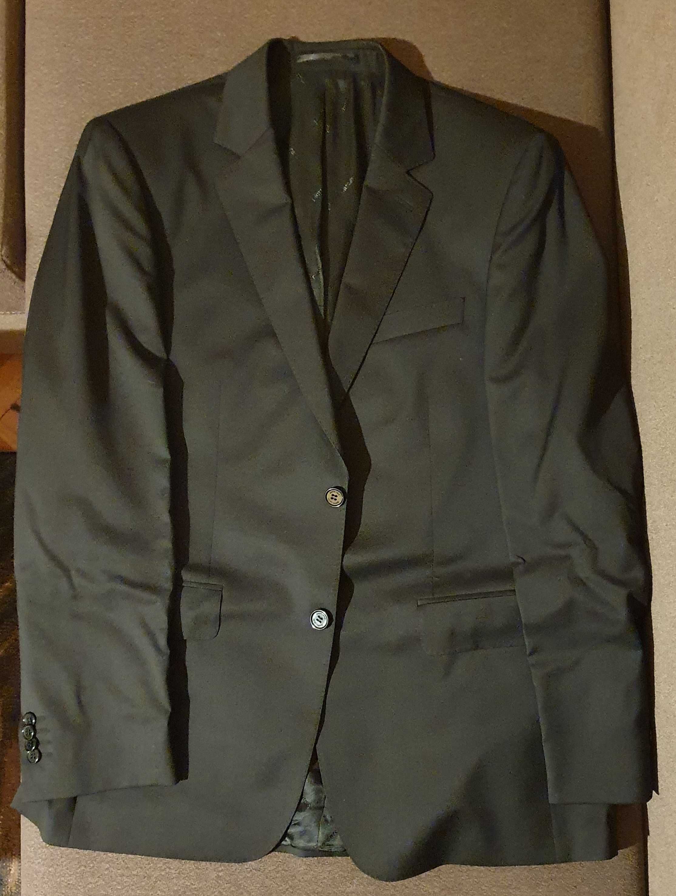 Костюм Pierre Cardin, в перфектно състояние (носен веднъж).